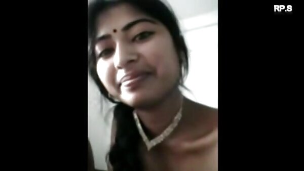 بوديوسيس دمية جنسية ذات سكس امهات اجنبى شعر أشقر تدغدغ بوسها المحلوق بالعاطفة أمام الكاميرا