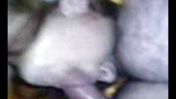 امرأة سمراء ذات شعر طويل آزور ستورم تفحص سكس اجنبي عربي شعرها الناعم