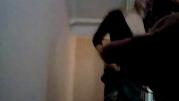 فتاتي شقراء ملفتة للنظر تؤدي أداء BJ قويًا في الهواء سكس امهات اجنبى مترجم الطلق