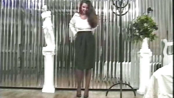 الفتاة ذات الشعر العادل الشجاع مقاطع سكس اجنبي محارم Ally Ann تنفخ قضيب رجلها اللطيف