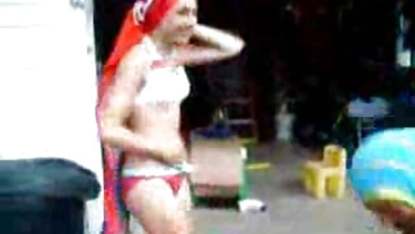 سيدة شقراء ضخمة مفلس يعطي شجاع BJ في بورن اجنبى صالون التدليك