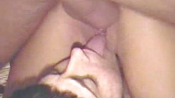 متشرد مولاتو مفعم بالحيوية يؤدي اللسان المذهل إلى النزوة سكس اجنبى جماعى البيضاء