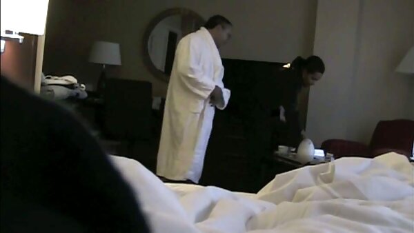 الحبيبة ذات الشعر الأسود الملوثة بالزيت ركوب سكس اجنبي مترجم تويتر ديك ضخمة بأسلوب راعية البقر العكسي