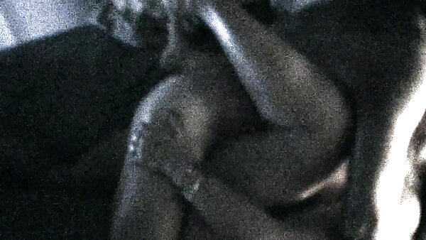 قنبلة لاتينية Gazongas تقفز على دسار افلام سكس اجنبي اخ واخته ضخم بأسلوب راعية البقر